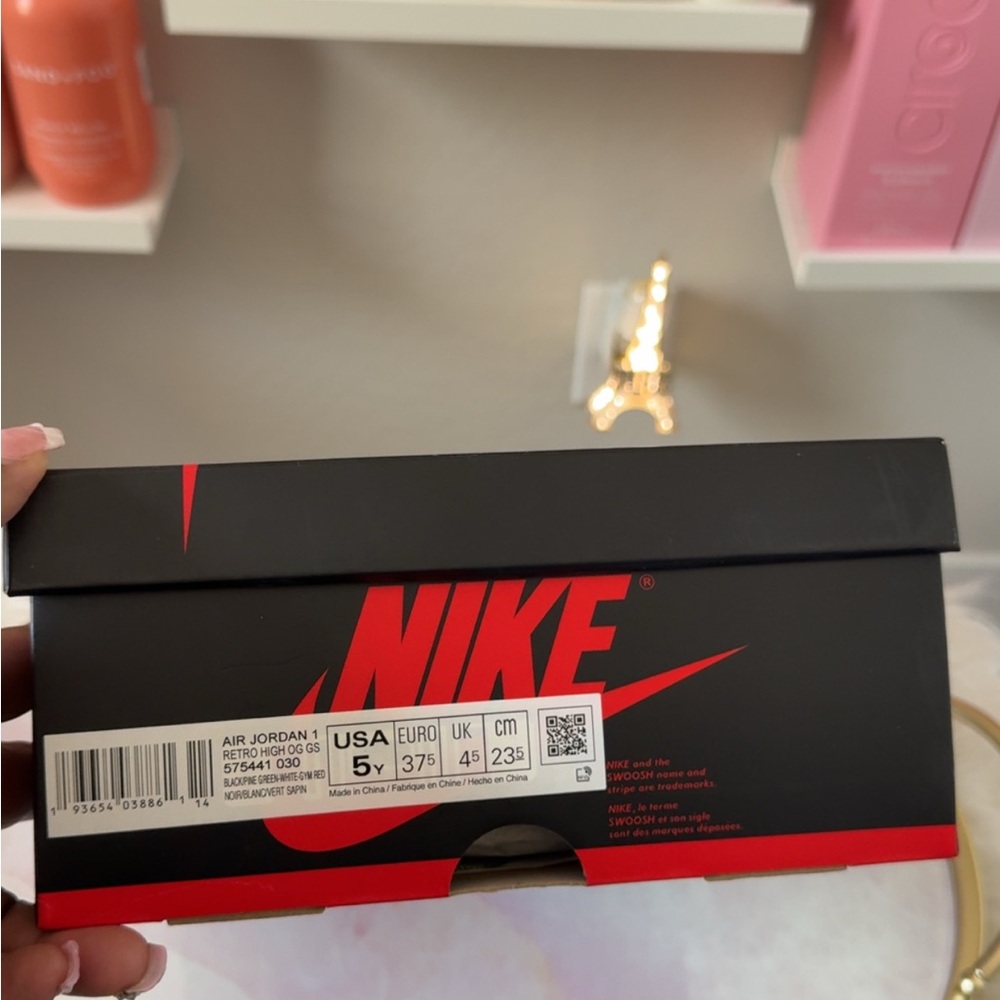 Nike Air Jordan 1 High Green and Black Sneakers - Picture 8 of 8